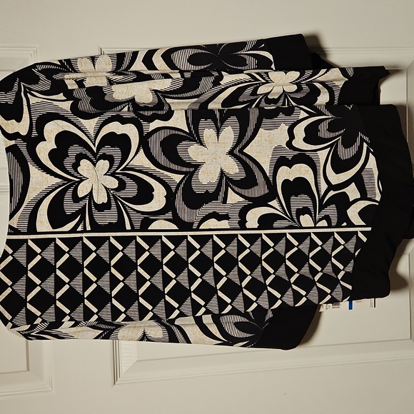 Alfred Dunner Floral Geometric Top - Picture 6 of 8